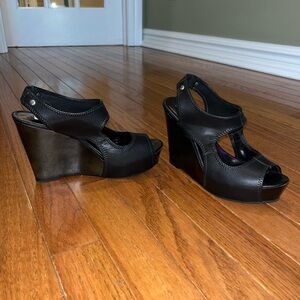 Vera Wang - Black 6.5 M - Wedge Platform Heels